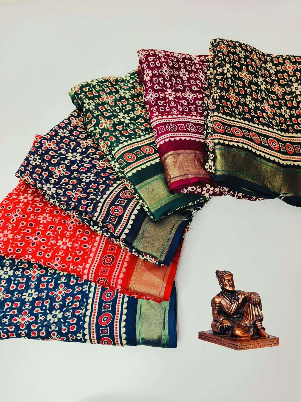 KALINI CATALOGUE SIMPLE YET ELEGANT PURE DOLL MOSS FABRIC SAREE WHOLRSALE IN SURATKALINI CATALOGUE SIMPLE YET ELEGANT PURE DOLL MOSS FABRIC SAREE WHOLRSALE IN SURAT